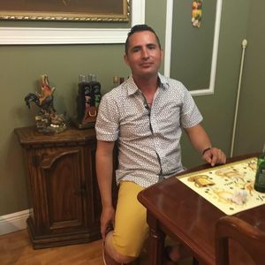 Meet your Posher, Luis alberto